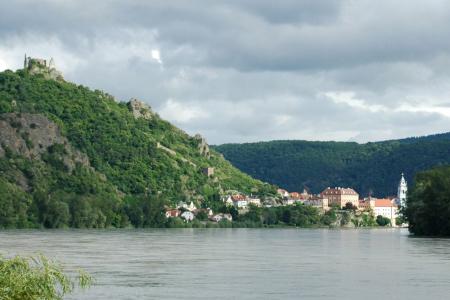 På Donau sykkelsti med sykkel og båt - Dürnstein